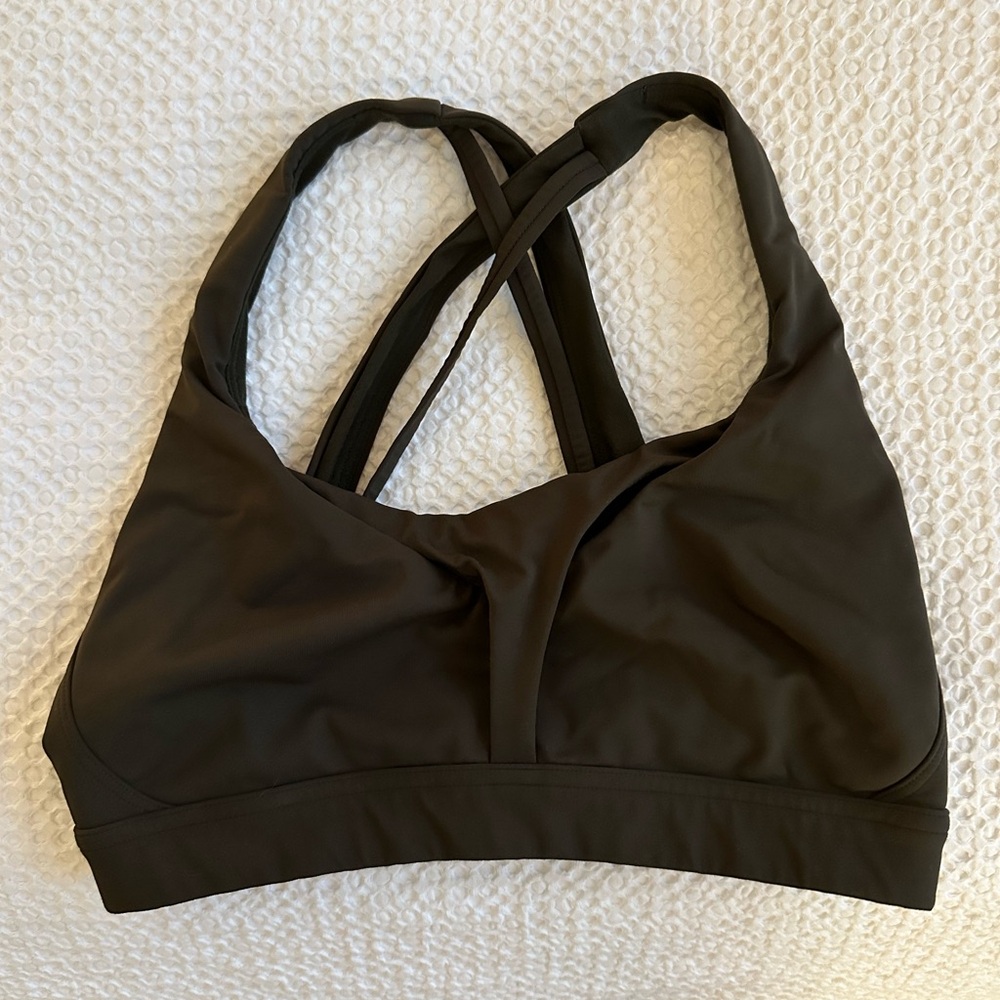 Cross back adjustable sports bra